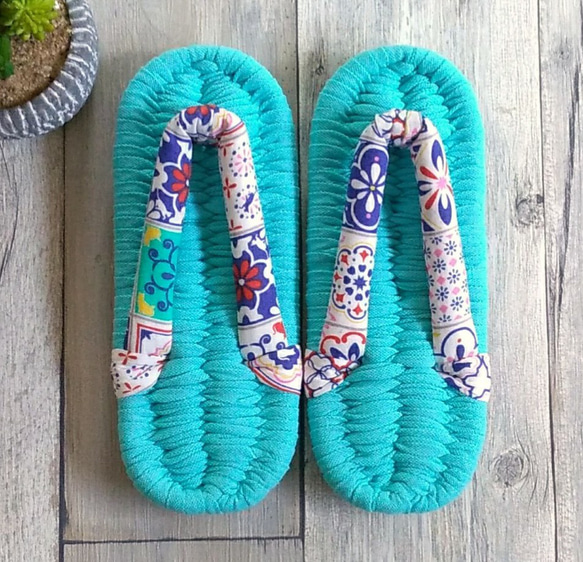 布ぞうり ブルー 24cm タイル柄鼻緒(ネコ) スリッパ・ルームシューズ  