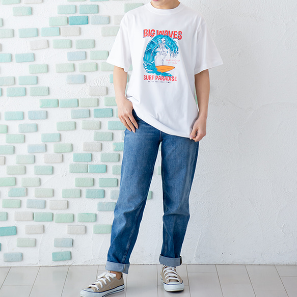 ファンキーなスカルが波乗りサーフィン　半袖Tシャツ　6.2オンス　ユニセックス 5枚目の画像