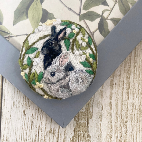 刺繍ブローチ ヘアゴム くるみボタン うさぎ ブローチ みこの店 通販