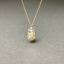 透明の中に浮かぶ遊色が美しいウォーターオパールk10YGネックレス