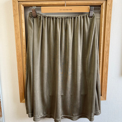 促銷價★ 穿著舒適❤️ 緞面彈力材質襯裙 橄欖卡其色（尺碼L到LL） 第3張的照片