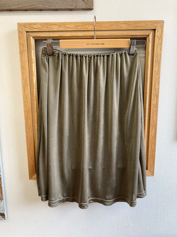 促銷價★ 穿著舒適❤️ 緞面彈力材質襯裙 橄欖卡其色（尺碼L到LL） 第3張的照片