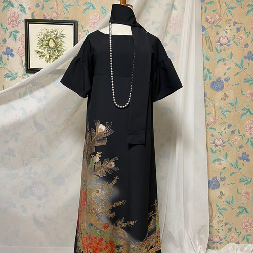 着物リメイク 牡丹に鳳凰羽 黒留袖ドレス Aライン ハンドメイド 着物リメイク 牡丹に鳳凰羽 黒留袖ドレス Aライン ハンドメイド