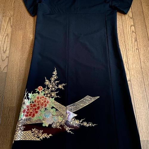 着物リメイク 牡丹に鳳凰羽 黒留袖ドレス Aライン ハンドメイド 着物リメイク 牡丹に鳳凰羽 黒留袖ドレス Aライン ハンドメイド