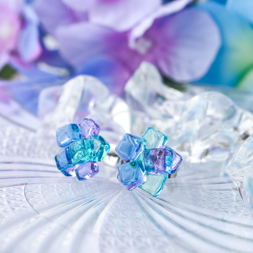 No.318　紫とガラスビーズ　夏のかけら　本物のお花のピアス　イヤリング No.318 紫とガラスビーズ 夏のかけら 本物のお花のピアス イヤリング