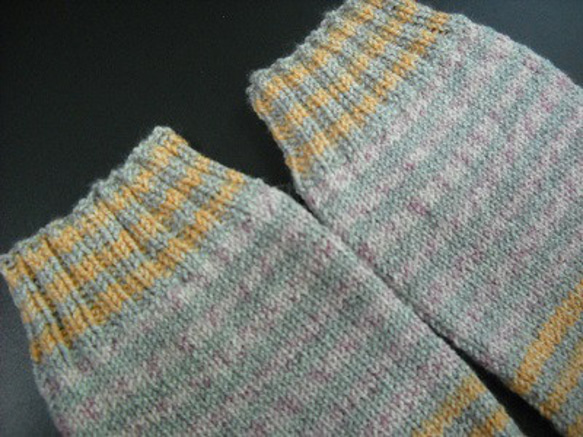 手編みの靴下　コットンと竹繊維を含んだ糸で編んだ靴下（女性用 c） 3枚目の画像