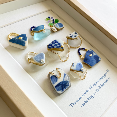 青い市松模様のシー陶器のバッグ・シーグラスアート・すこし大きめの