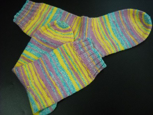 手編みの靴下　コットンを多く含んだ糸で編んだ靴下（女性用） 4枚目の画像
