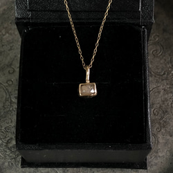 ナチュラルダイヤモンド（スクエア型）・k10ゴールドペンダント 1枚目の画像