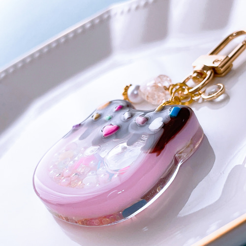 シェイカーキーホルダー(猫+イチゴ+チョコ)/オイル入り/個性的/ねこ