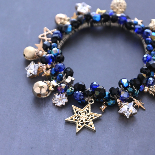 煌めく星々…ビジュー シュシュ＊ブレスレット✨特集掲載作品