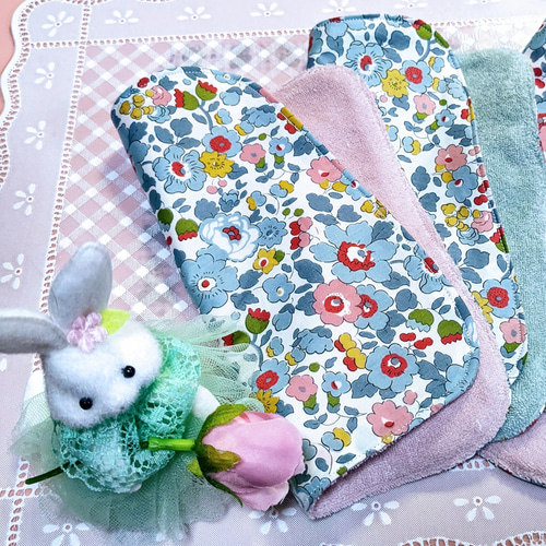 リバティファブリック ちょっと大きめハーフハンカチ ハンドメイド