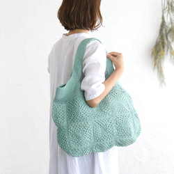 オールシーズン使える！コットンクロシェニット 大きなトートバッグ 内布付きで便利さ倍増 （ミントグリーン) 3枚目の画像