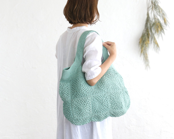 オールシーズン使える！コットンクロシェニット 大きなトートバッグ 内布付きで便利さ倍増 （ミントグリーン) 3枚目の画像