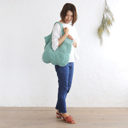 オールシーズン使える！コットンクロシェニット 大きなトートバッグ 内布付きで便利さ倍増 （ミントグリーン) 7枚目の画像