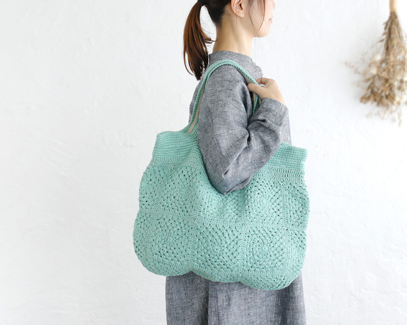 オールシーズン使える！コットンクロシェニット 大きなトートバッグ 内布付きで便利さ倍増 （ミントグリーン) 4枚目の画像