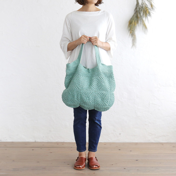 オールシーズン使える！コットンクロシェニット 大きなトートバッグ 内布付きで便利さ倍増 （ミントグリーン) 8枚目の画像