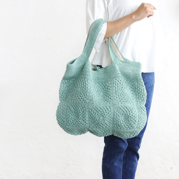 オールシーズン使える！コットンクロシェニット 大きなトートバッグ 内布付きで便利さ倍増 （ミントグリーン) 9枚目の画像