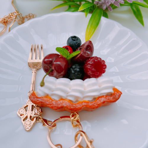 ♡新作♡ベリーとブラックチェリーのタルトバックチャーム ス  