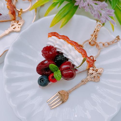 ♡新作♡ベリーとブラックチェリーのタルトバックチャーム ス