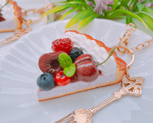 ♡新作♡ベリーとブラックチェリーのタルトバックチャーム ス