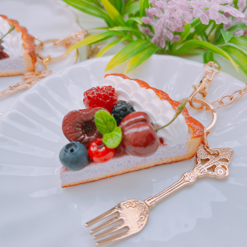 ♡新作♡ベリーとブラックチェリーのタルトバックチャーム ス  