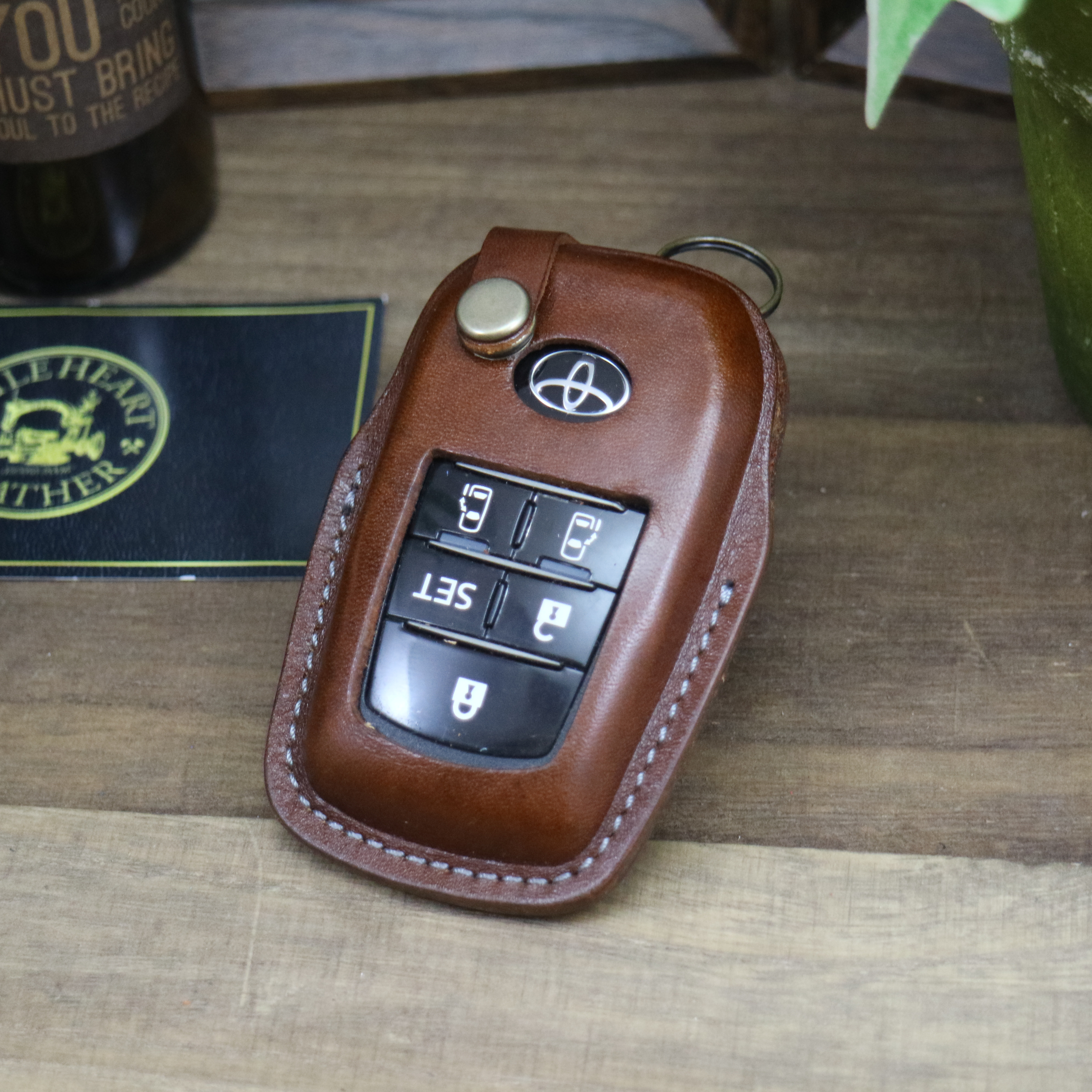 名入れ 無料 スマートキーケース　 トヨタ　本革 　ヤリス　シエンタ　新型プリウス　新型クラウン 等  「ルガトー」使用