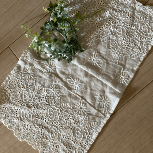 ✳︎ハンドメイド✳︎コットンスカラップ薔薇刺繍のフリークロス 