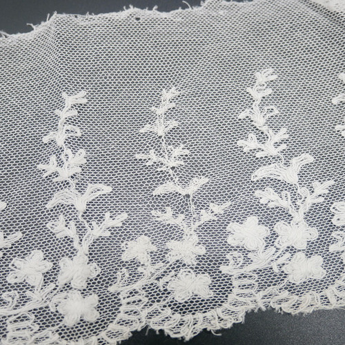 フランスアンティーク刺繍入りスカラップレースB レース cherir 通販