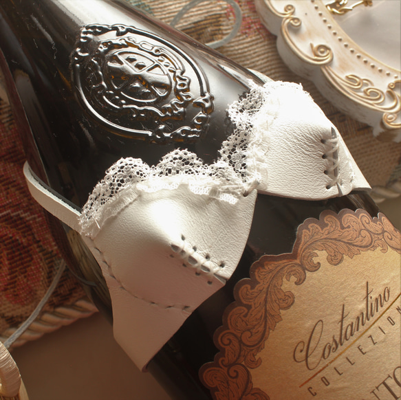 ボトル ランジェリー ワイン(お酒)用 ブラジャー ピュアホワイト 牛革 レザー 2枚目の画像