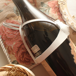 ボトル ランジェリー ワイン(お酒)用 ブラジャー ピュアホワイト 牛革 レザー 5枚目の画像