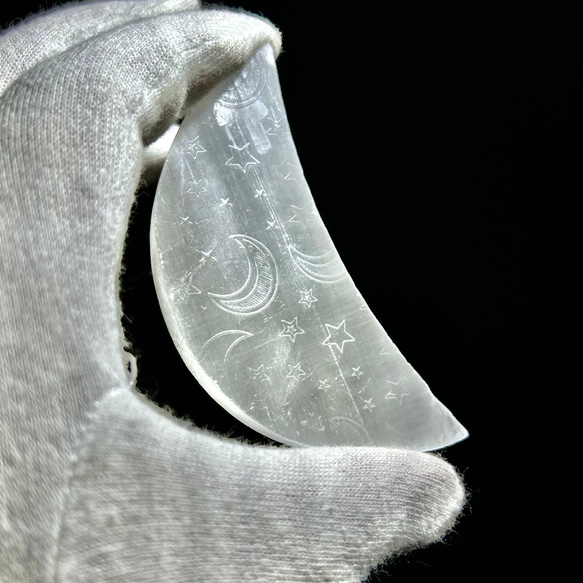 過去世を知る～癒しの天然キャッツアイ　セレナイト　月型　 月・星　彫刻　天然石インテリア・置物 6枚目の画像
