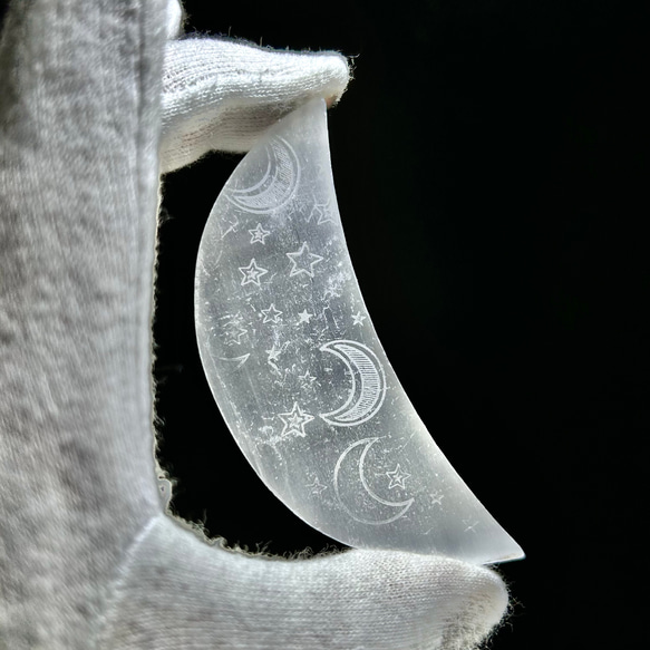 過去世を知る～癒しの天然キャッツアイ　セレナイト　月型　 月・星　彫刻　天然石インテリア・置物 5枚目の画像