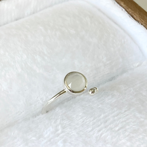 ムーンストーンのオープンリング：ピンキーリングにも