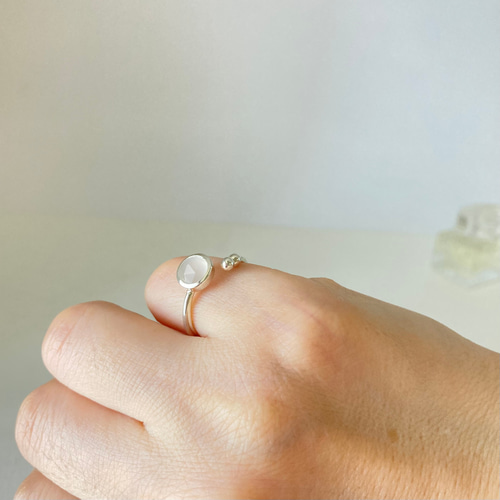 ムーンストーンのオープンリング：ピンキーリングにも（Silver925
