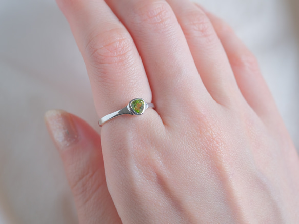 Peridot triangle ring　ペリドット　トライアングルリング　天然石グリーン　シルバー 4枚目の画像