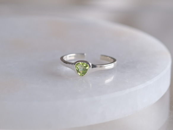 Peridot triangle ring　ペリドット　トライアングルリング　天然石グリーン　シルバー 8枚目の画像