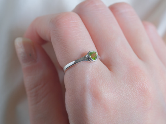 Peridot triangle ring　ペリドット　トライアングルリング　天然石グリーン　シルバー 5枚目の画像