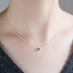 Peridot triangle necklace　ペリドット　トライアングルネックレス　天然石グリーン　シルバー 4枚目の画像