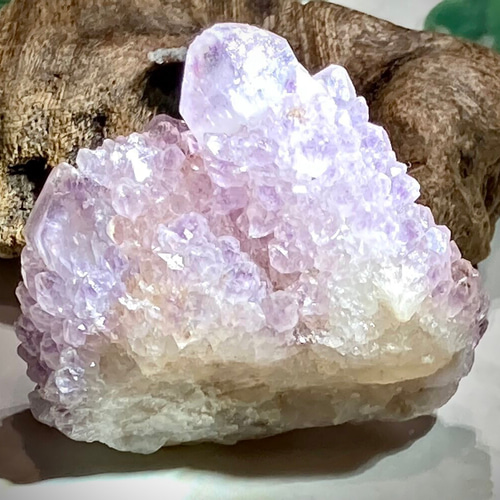 ブランドのギフト レインボー✨ 精霊を呼ぶ石 カクタスアメジスト サボテン水晶 置物