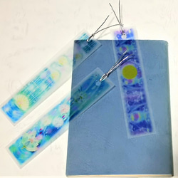 透明な青の栞(しおり)３種　 貝殻、睡蓮の花、月の光　パステルアートブックマーク 3枚目の画像