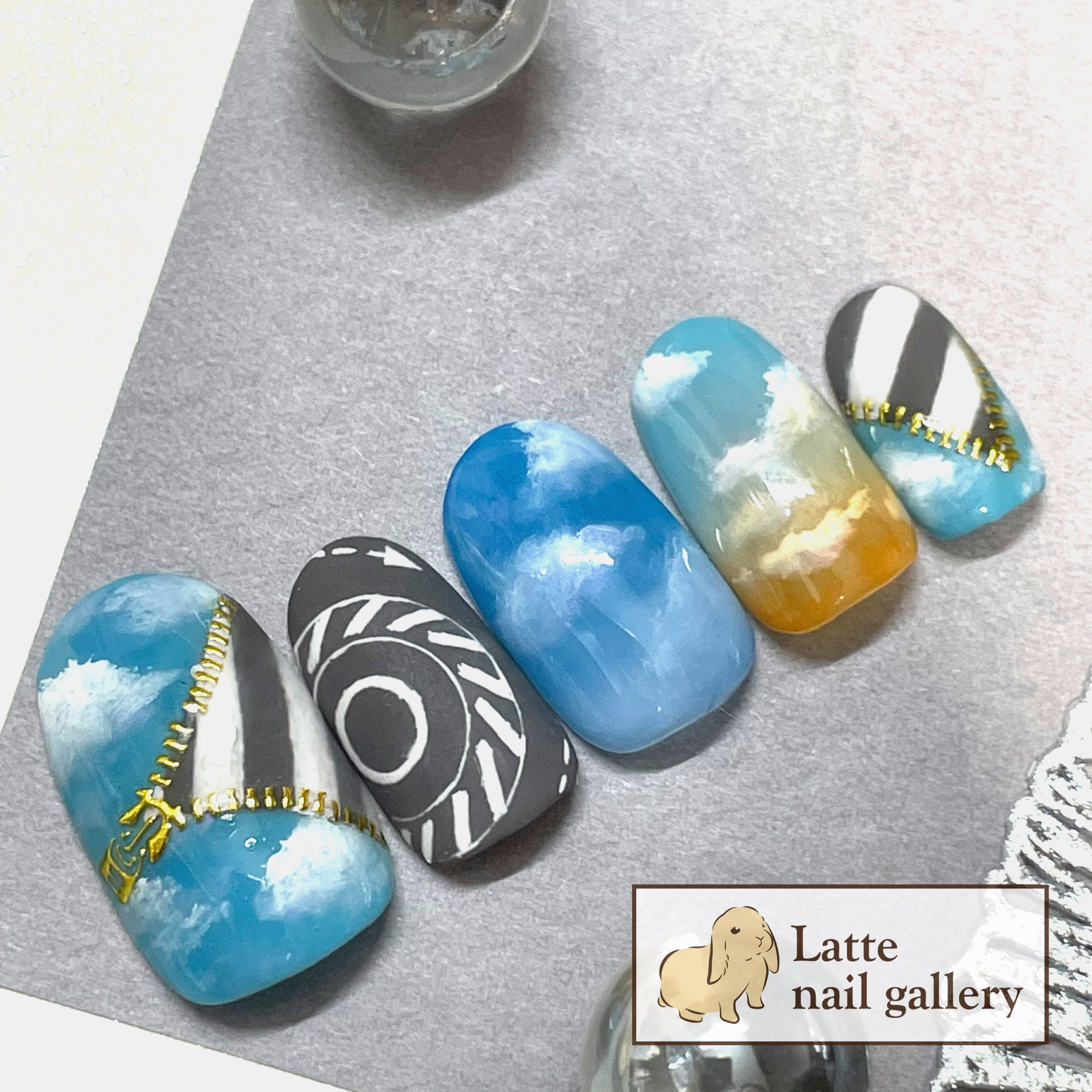 「空と歩道橋」