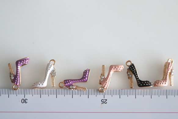4個黒 ハイヒール・ストーン 靴チャーム カン付き ジュエリー 手芸材料 デコ 部品 材料 資材 ハンドメイド材料 金属 9枚目の画像