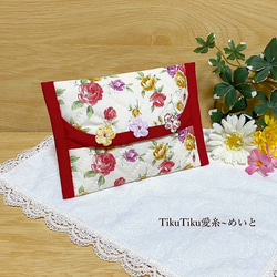 ３つのお花飾りポケットティッシュカバー／レッド(11-3-6) 1枚目の画像