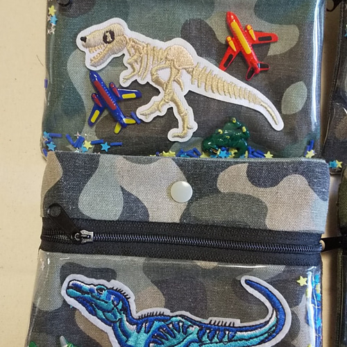 恐竜 飛行機 シャカシャカ 移動ポケット ポシェット ハンドメイド 雑貨 