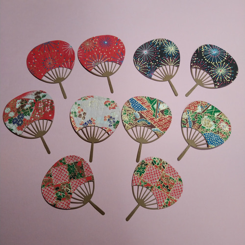 クラフトパンチ　ダイカット　ミニ扇子　友禅和紙　午年　赤緑 クラフトパンチ ダイカット ミニ扇子 友禅和紙 午年 赤 黄緑 - メルカリ