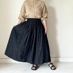 ブラックランダムドットのジャガードスカート 3枚目の画像