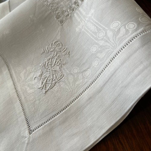 英国で出会った♪アンティーク モノグラム刺繍+ダマスク織+ 英国で出会った♪アンティーク モノグラム刺繍+ダマスク織+