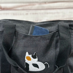 【送料無料】お餅猫の刺繍 たっぷりポケット付き キャンバス Zip式 トートバッグ 9枚目の画像