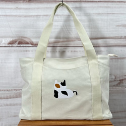 【送料無料】お餅猫の刺繍 たっぷりポケット付き キャンバス Zip式 トートバッグ 3枚目の画像